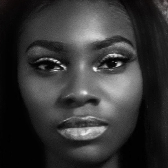 Meet your Posher, Vee’s clothes - Picture 2 of 2